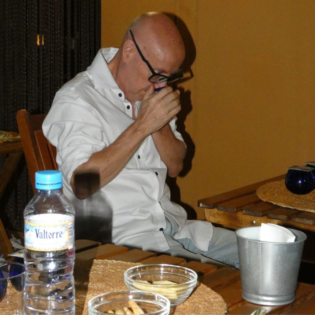 CÓMO CATAR ACEITE DE OLIVA VIRGEN EXTRA (AOVE) COMO UN EXPERTO: Guía Paso a Paso