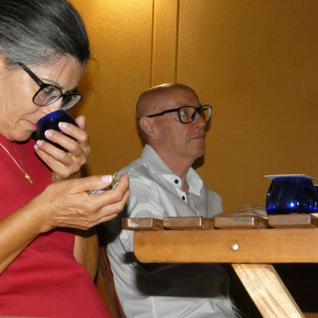 CÓMO CATAR ACEITE DE OLIVA VIRGEN EXTRA (AOVE) COMO UN EXPERTO: Guía Paso a Paso