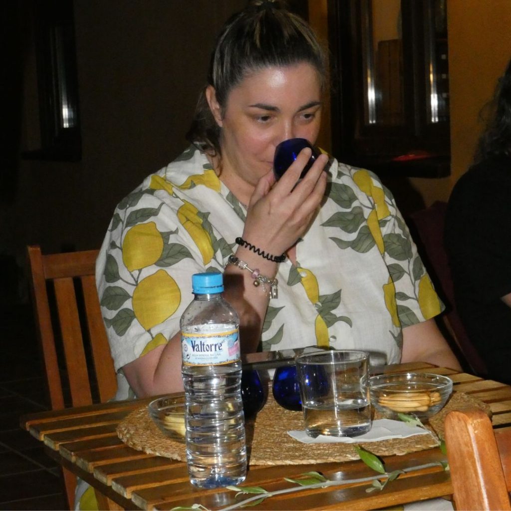 CÓMO CATAR ACEITE DE OLIVA VIRGEN EXTRA (AOVE) COMO UN EXPERTO: Guía Paso a Paso